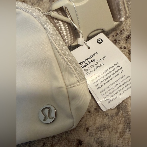 NWT 2026 The Players Lululemon White Everywhere Belt Bag - Picture 3 of 5